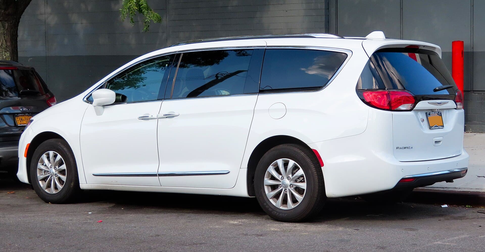 2024 Chrysler Pacifica — A 2019 Chrysler Pacifica Touring photographed in Jackson Heights, Queens, New York, USA