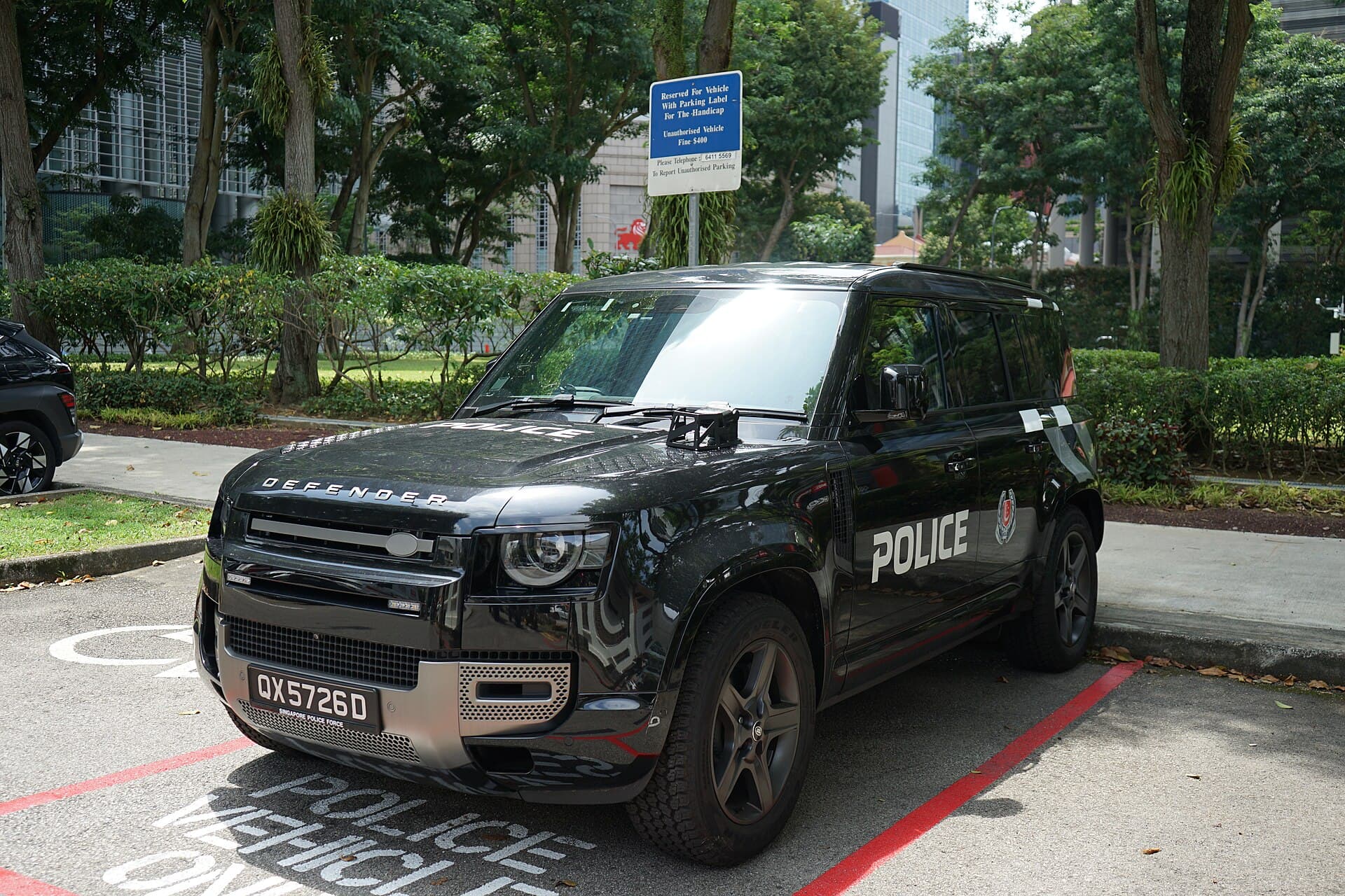 2023 Land Rover Defender 110 — ​*拍摄地点：新加坡水车路邻里警岗 单位：新加坡警察部队保卫指挥处 车牌号：QX5726D